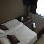 Familia Panzio & Apartmanhaz 3*