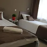Bed & Breakfast Familia Panzio & Apartmanhaz