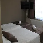 Familia Panzio & Apartmanhaz Győr