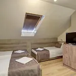 Bed & Breakfast Familia Panzio & Apartmanhaz