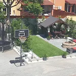 Bed & Breakfast Familia Panzio & Apartmanhaz 3*