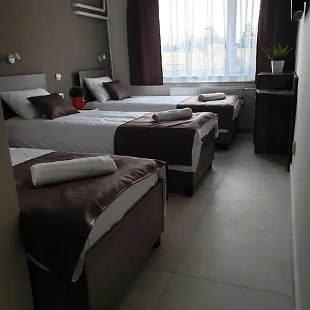 Bed & Breakfast Familia Panzio & Apartmanhaz 3*