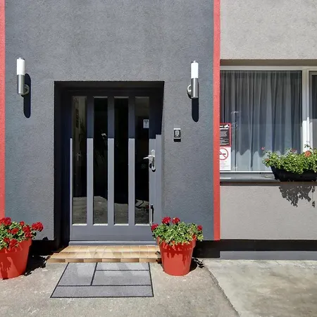 Familia Panzio & Apartmanhaz * Gyor
