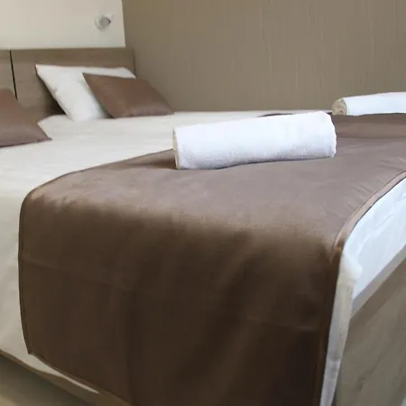 Familia Panzio & Apartmanhaz * Gyor