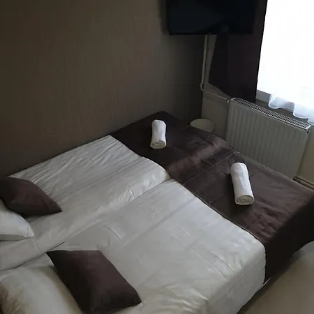 Familia Panzio & Apartmanhaz *