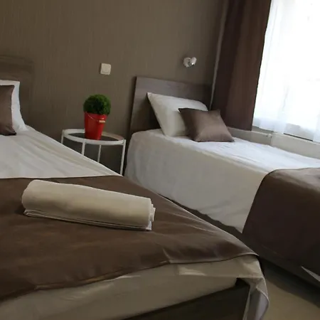 Bed & Breakfast Familia Panzio & Apartmanhaz