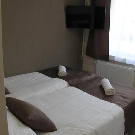 Familia Panzio & Apartmanhaz Gyor