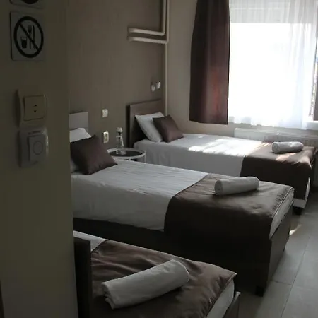 Familia Panzio & Apartmanhaz Bed & Breakfast *