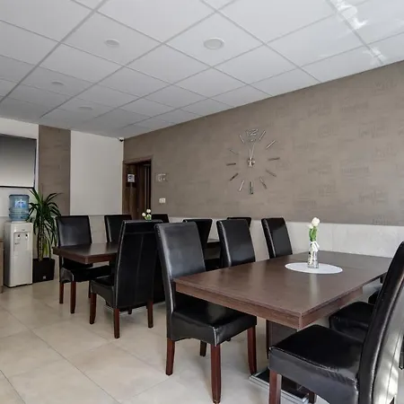 Bed & Breakfast Familia Panzio & Apartmanhaz