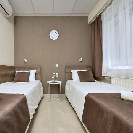 Bed & Breakfast Familia Panzio & Apartmanhaz *