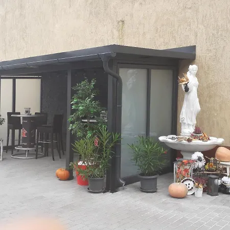 Bed & Breakfast Familia Panzio & Apartmanhaz Gyor