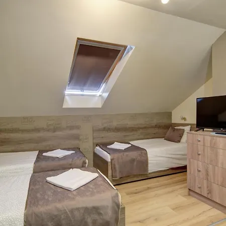 Bed & Breakfast Familia Panzio & Apartmanhaz