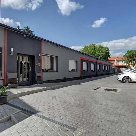 Familia Panzio & Apartmanhaz Bed & Breakfast Gyor