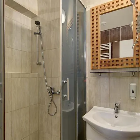 Bed & Breakfast Familia Panzio & Apartmanhaz *