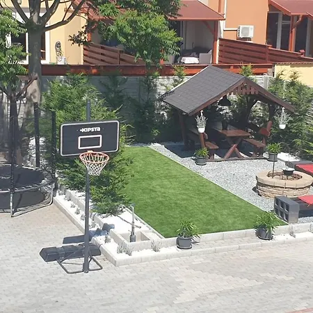 Bed & Breakfast Familia Panzio & Apartmanhaz *