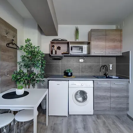 Familia Panzio & Apartmanhaz Gyor
