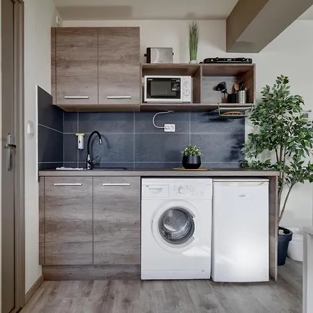 Familia Panzio & Apartmanhaz Gyor
