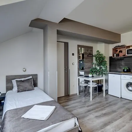 Bed & Breakfast Familia Panzio & Apartmanhaz Gyor