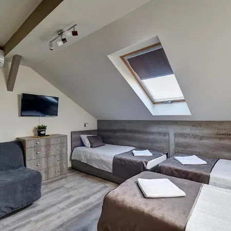 Familia Panzio & Apartmanhaz Bed & Breakfast