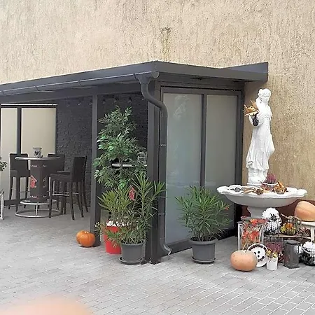 Familia Panzio & Apartmanhaz Отель типа 