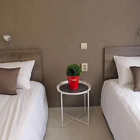 Familia Panzio & Apartmanhaz Отель типа 