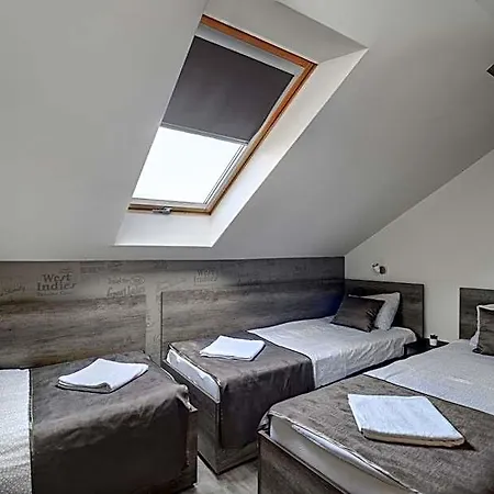 Familia Panzio & Apartmanhaz 3* Дьёр